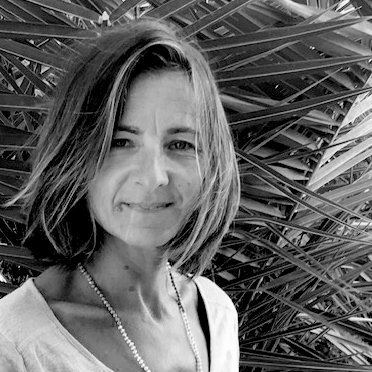 Portrait noir et blanc d'Isabelle Saint Macary